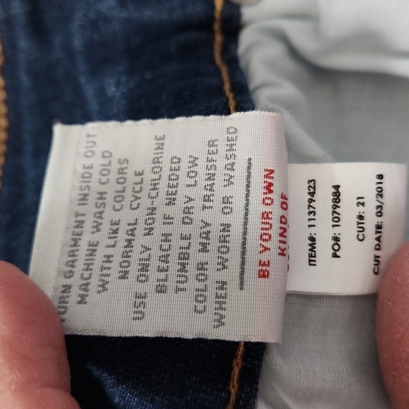 Torrid Crop Jegging- Super Stretch Dark Wash - Picture 9 of 9